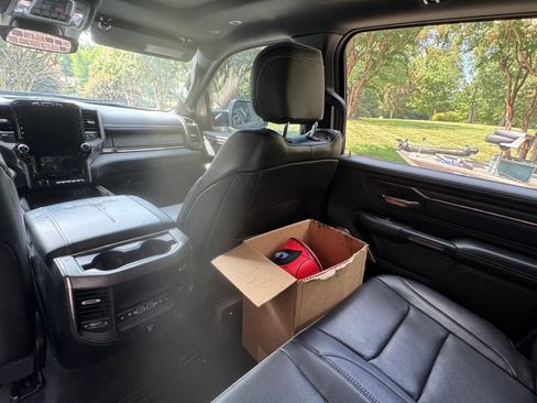 Used 2020 RAM 1500 Limited w/ Black Appearance Package AWD/4WD image 17