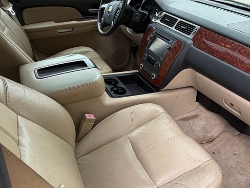 Used 2007 Chevrolet Tahoe LTZ w/ LTZ Preferred Equipment Group RWD image 8