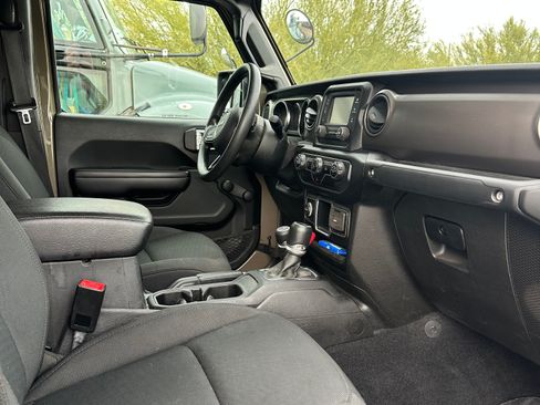 Used 2020 Jeep Gladiator Sport image 10