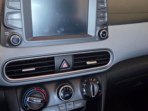 Used 2021 Hyundai Kona SE image 11