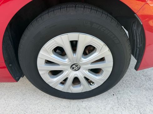 Used 2020 Toyota Prius L Eco image 17