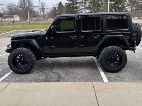 Used 2018 Jeep Wrangler Unlimited Sport image 2