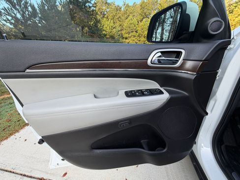 Used 2018 Jeep Grand Cherokee Limited RWD image 13
