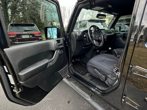 Used 2017 Jeep Wrangler Unlimited Sport w/ Quick Order Package 23S image 17