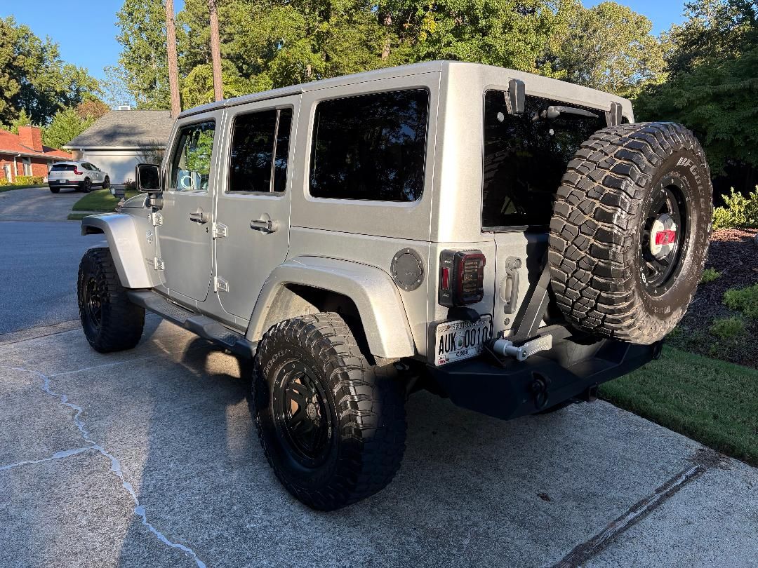 Used 2012 Jeep Wrangler Unlimited Sahara AWD/4WD image 2