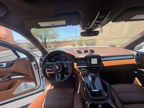 Used 2022 Porsche Cayenne Turbo S AWD/4WD image 12