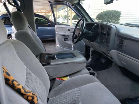 Used 2006 Chevrolet Avalanche LS w/ Avalanche South-West Package image 6