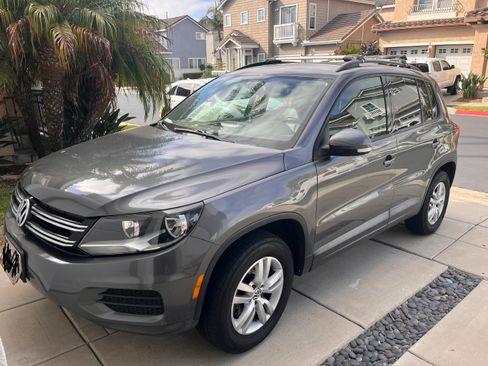 Used 2016 Volkswagen Tiguan S FWD image 1