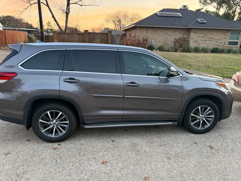 Used 2017 Toyota Highlander XLE image 10