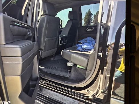 Used 2024 Chevrolet Silverado 2500 LTZ w/ LTZ Convenience Package image 12