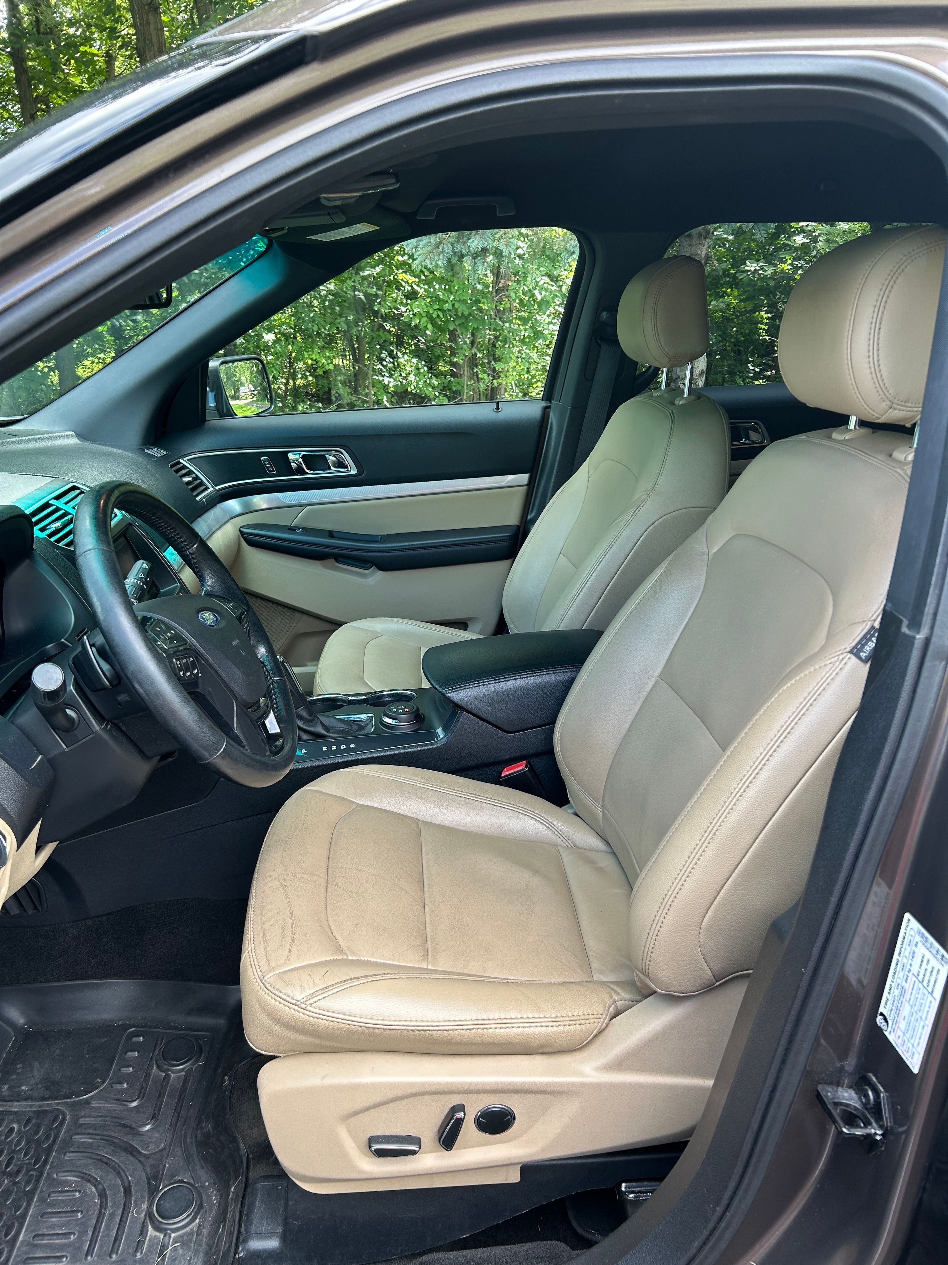 Used 2016 Ford Explorer XLT w/ Equipment Group 202A AWD/4WD image 6