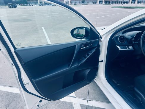 Used 2013 MAZDA MAZDA3 i SV FWD image 13