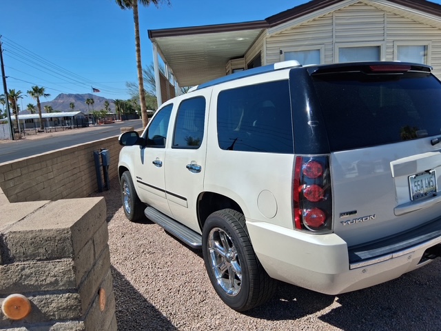 Used 2011 GMC Yukon Denali AWD/4WD image 5