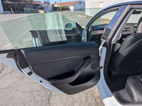 Used 2023 Tesla Model 3 Performance image 21