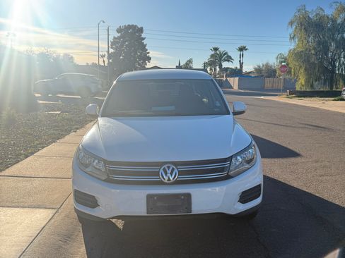 Used 2013 Volkswagen Tiguan S image 2