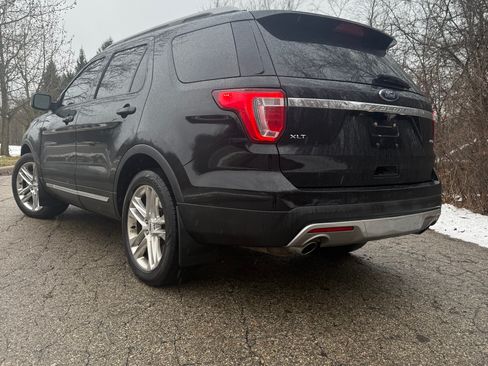 Used 2017 Ford Explorer XLT w/ Equipment Group 202A image 6