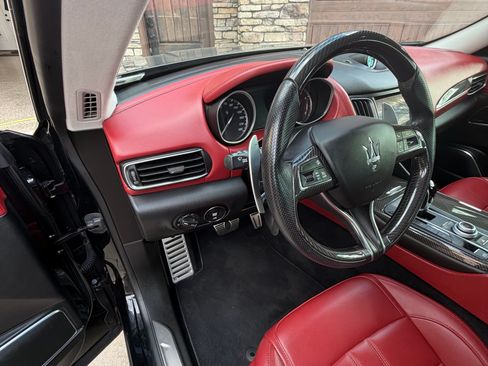 Used 2017 Maserati Levante S image 25