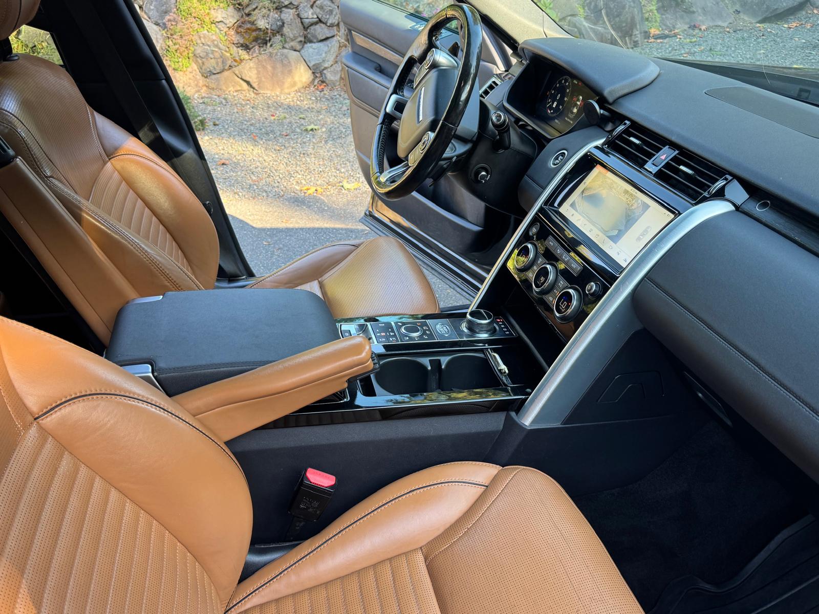 Used 2018 Land Rover Discovery HSE AWD/4WD image 17
