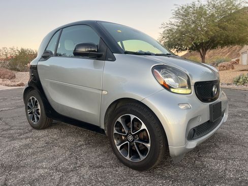 Used 2016 smart fortwo passion image 18