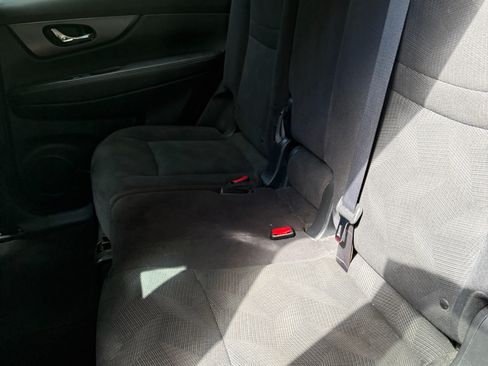 Used 2015 Nissan Rogue SV w/ SV Premium Package image 32