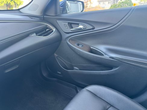 Used 2018 Chevrolet Malibu Premier w/ Driver Confidence Package image 21