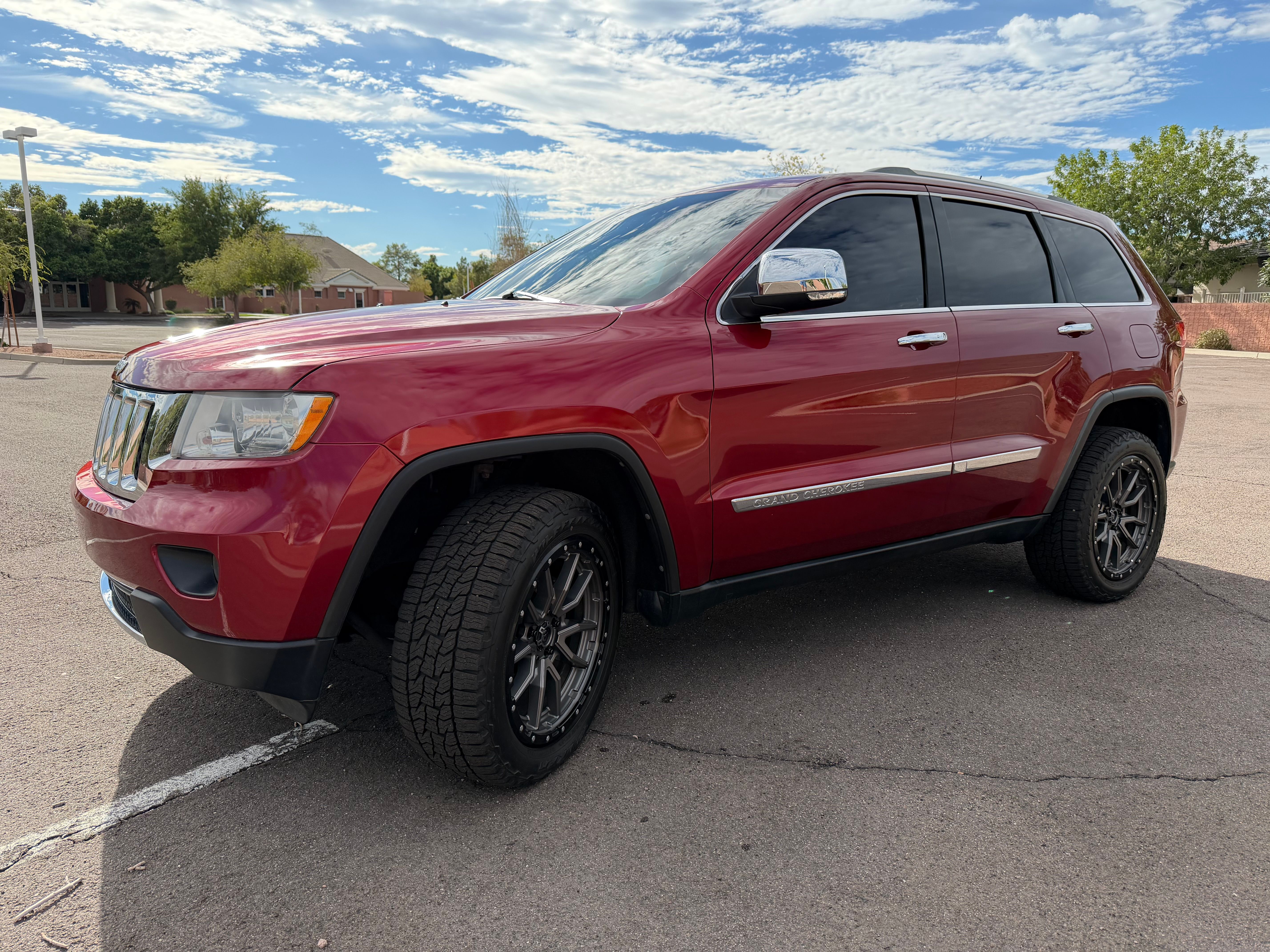 Used 2012 Jeep Grand Cherokee Overland AWD/4WD image 10