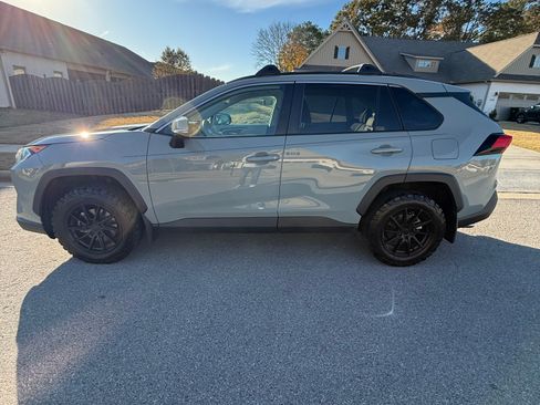 Used 2021 Toyota RAV4 XLE image 4