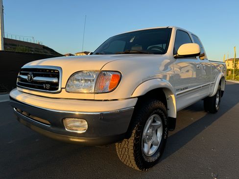 Used 2001 Toyota Tundra Limited image 2