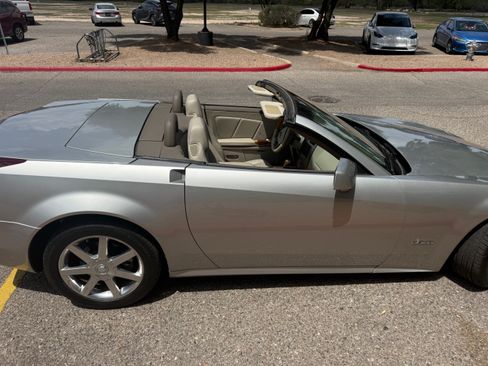 Used 2004 Cadillac XLR RWD image 12