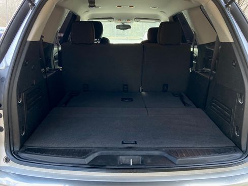 Used 2016 GMC Acadia SLE image 13