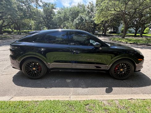Used 2021 Porsche Cayenne GTS AWD/4WD image 10