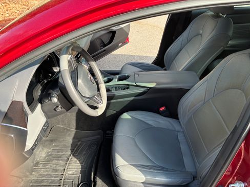 Used 2022 Toyota Avalon Limited image 14