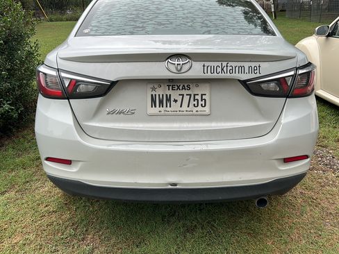 Used 2019 Toyota Yaris LE image 2