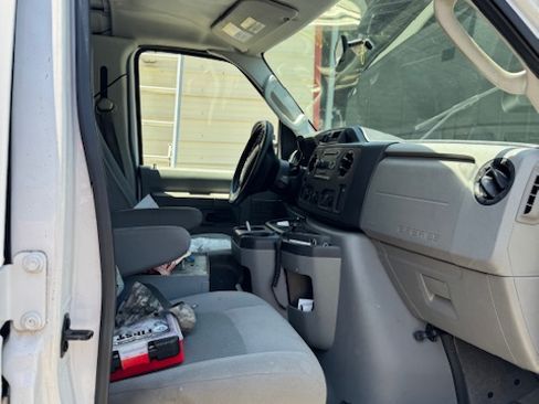 Used 2014 Ford E-250 and Econoline 250 w/ Crew Van Package image 4