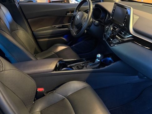 Used 2019 Toyota C-HR Limited image 5