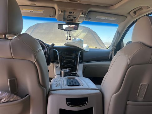 Used 2016 Cadillac Escalade Luxury image 14