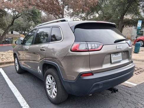 Used 2019 Jeep Cherokee Latitude w/ Popular Appearance Group image 17