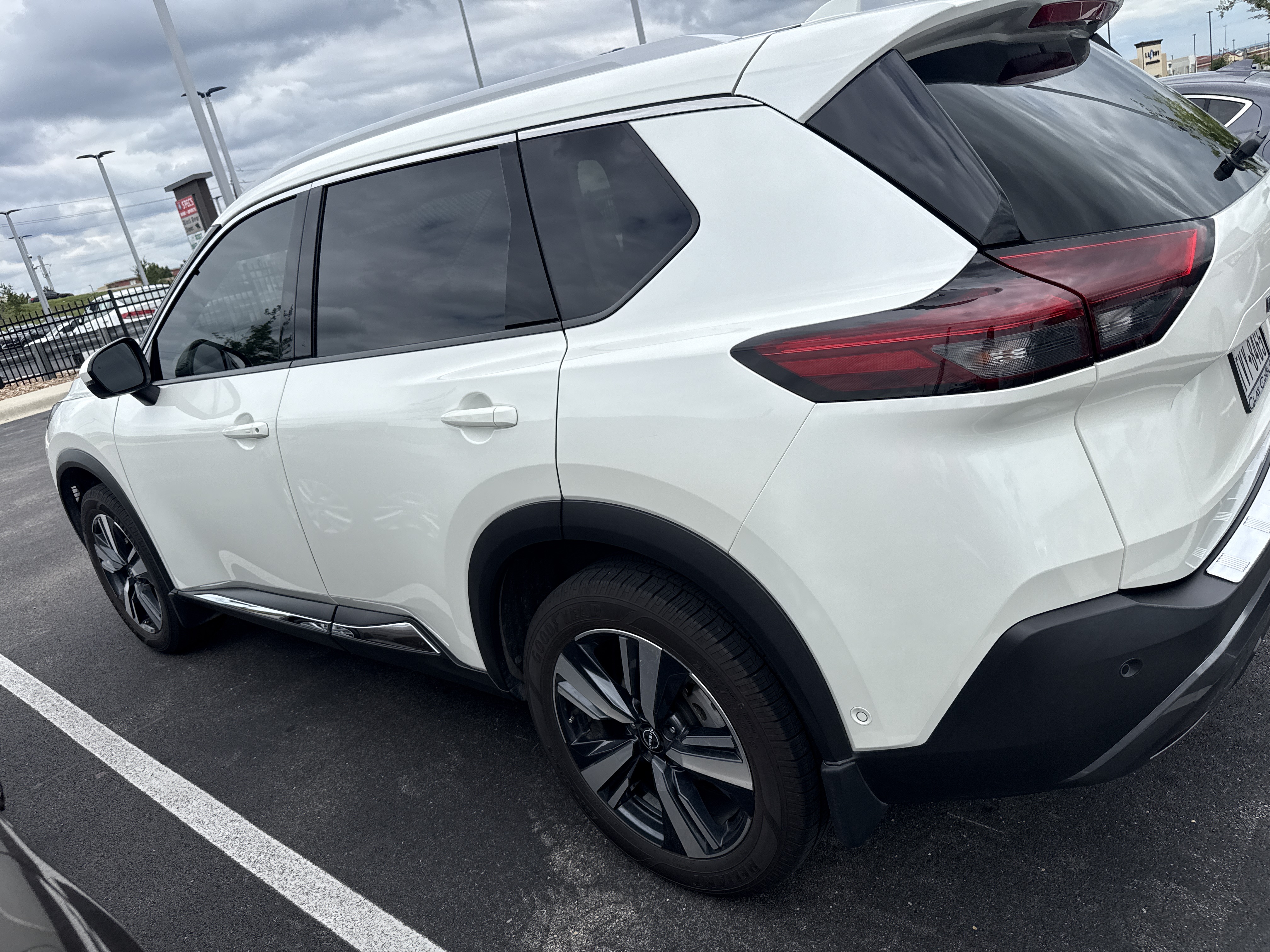 Used 2023 Nissan Rogue SL w/ SL Premium Package FWD image 8