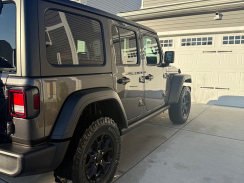 Used 2022 Jeep Wrangler Unlimited Sport image 2