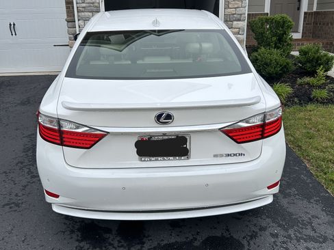 Used 2015 Lexus ES 300h w/ Navigation System Package FWD image 8