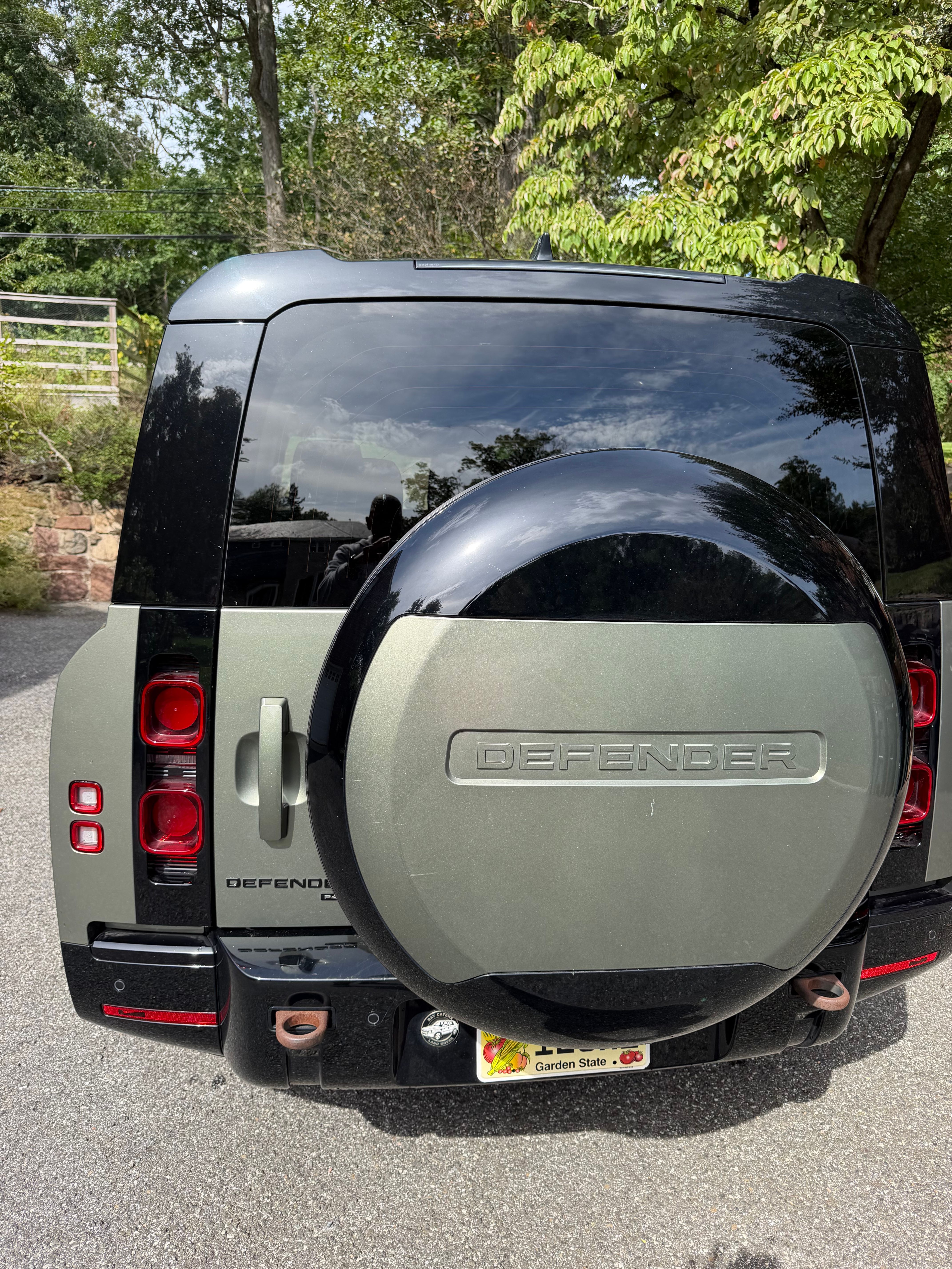 Used 2023 Land Rover Defender 130 X-Dynamic SE AWD/4WD image 6