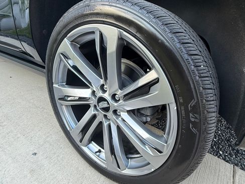 Used 2025 Cadillac Escalade ESV Premium Luxury image 5