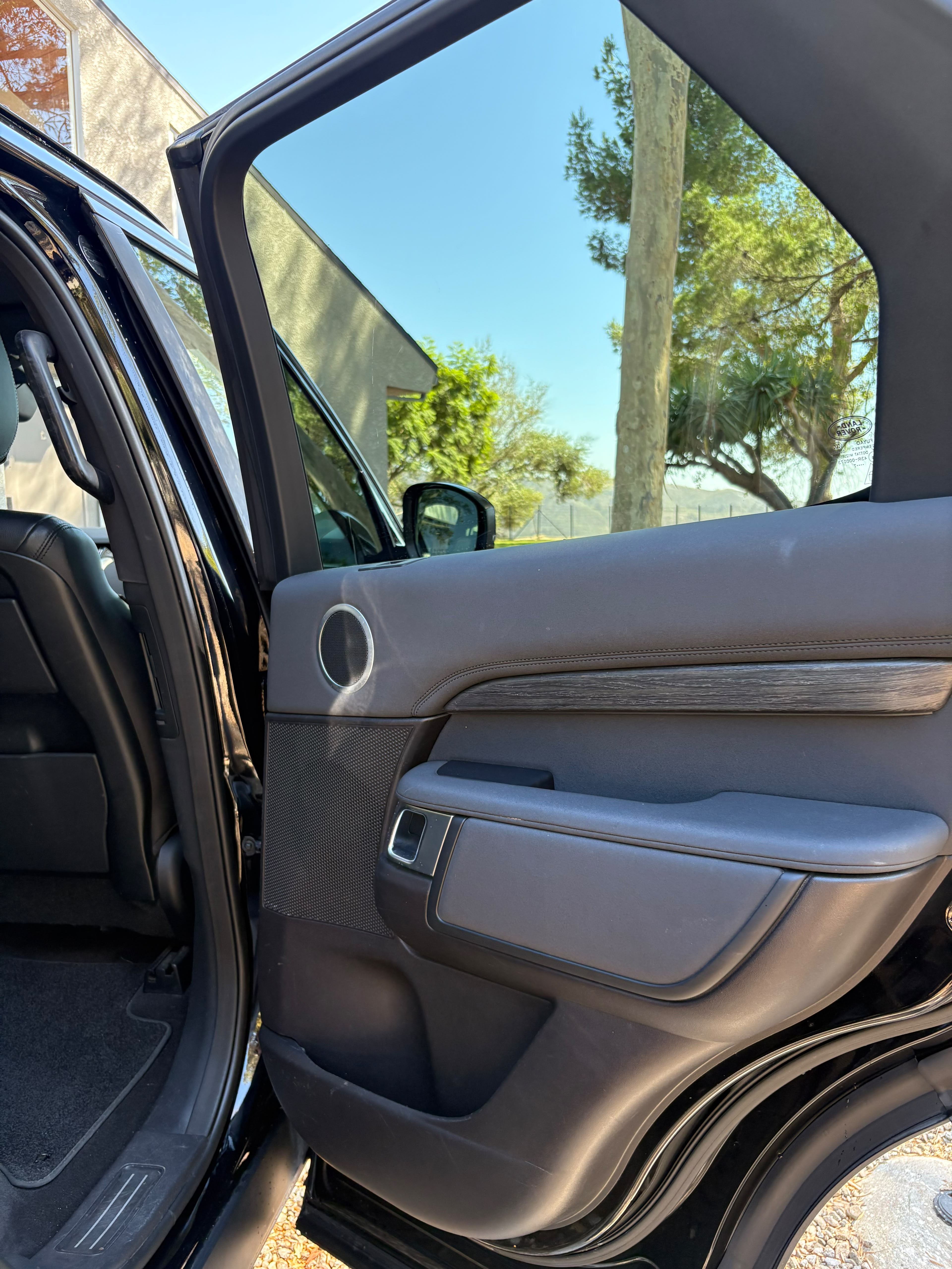 Used 2017 Land Rover Discovery HSE AWD/4WD image 22