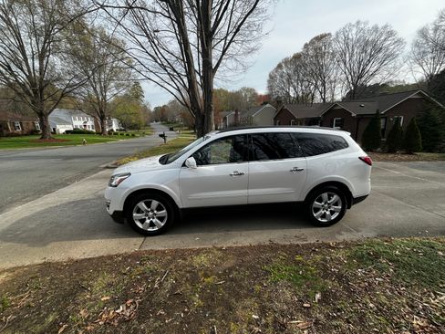 Used 2016 Chevrolet Traverse LT w/ Style and Technology Package image 19