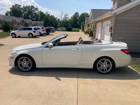 Used 2011 Mercedes-Benz E 550 Cabriolet image 4