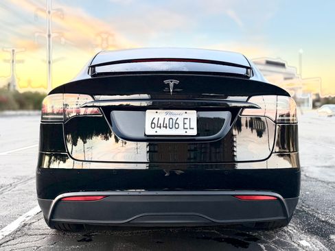 Used 2023 Tesla Model X image 8