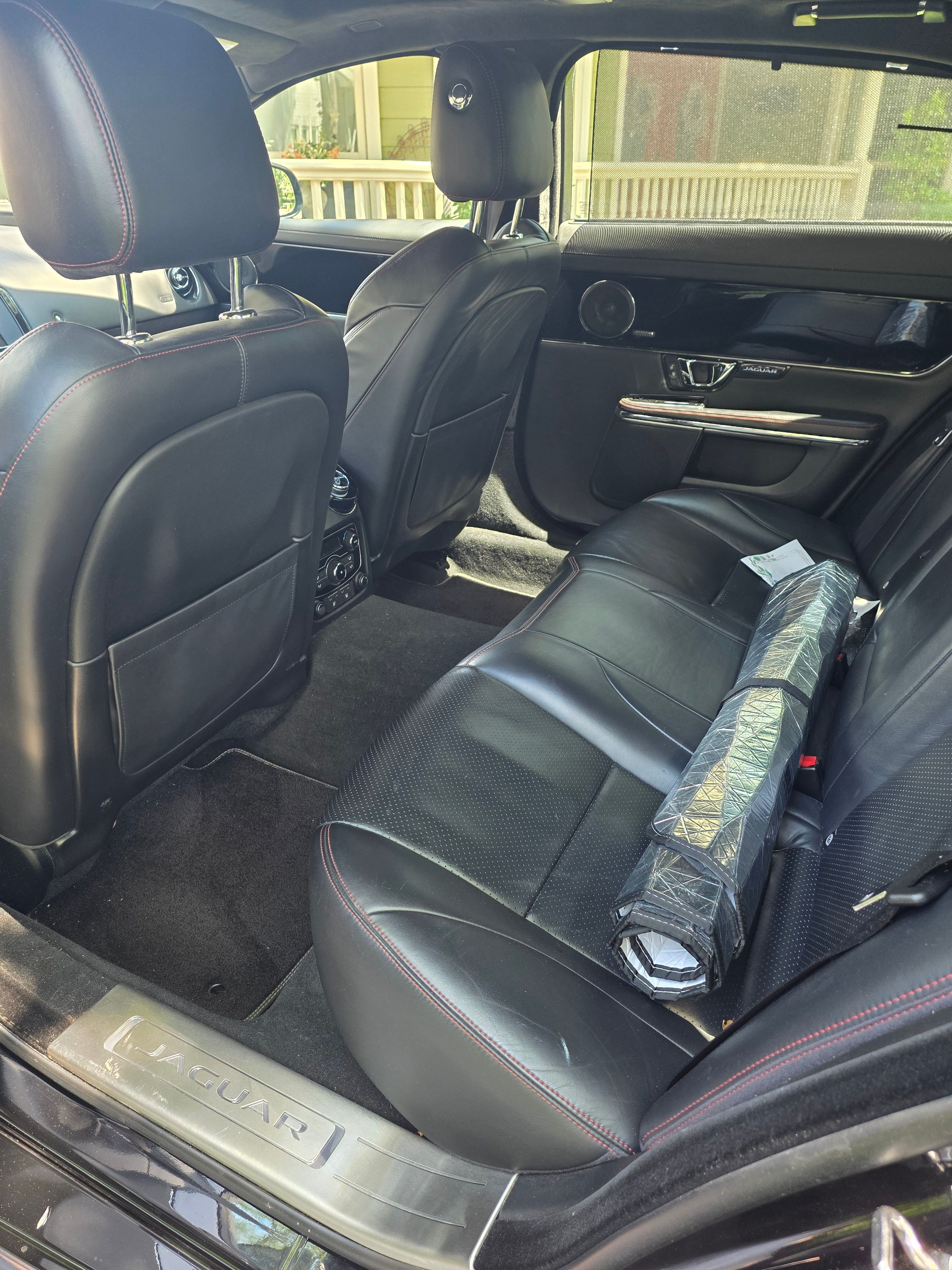 Used 2016 Jaguar XJ R RWD image 10