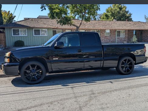 Used 2004 Chevrolet Silverado 1500 SS image 2