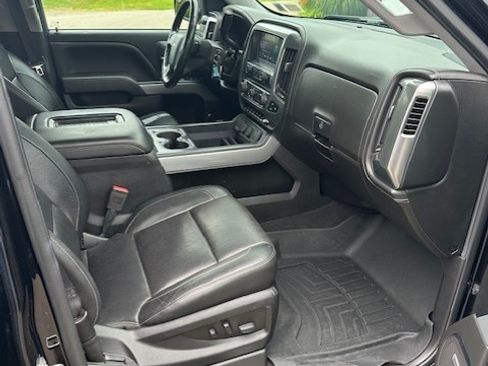 Used 2018 Chevrolet Silverado 1500 LTZ Z71 w/ Redline Edition image 11