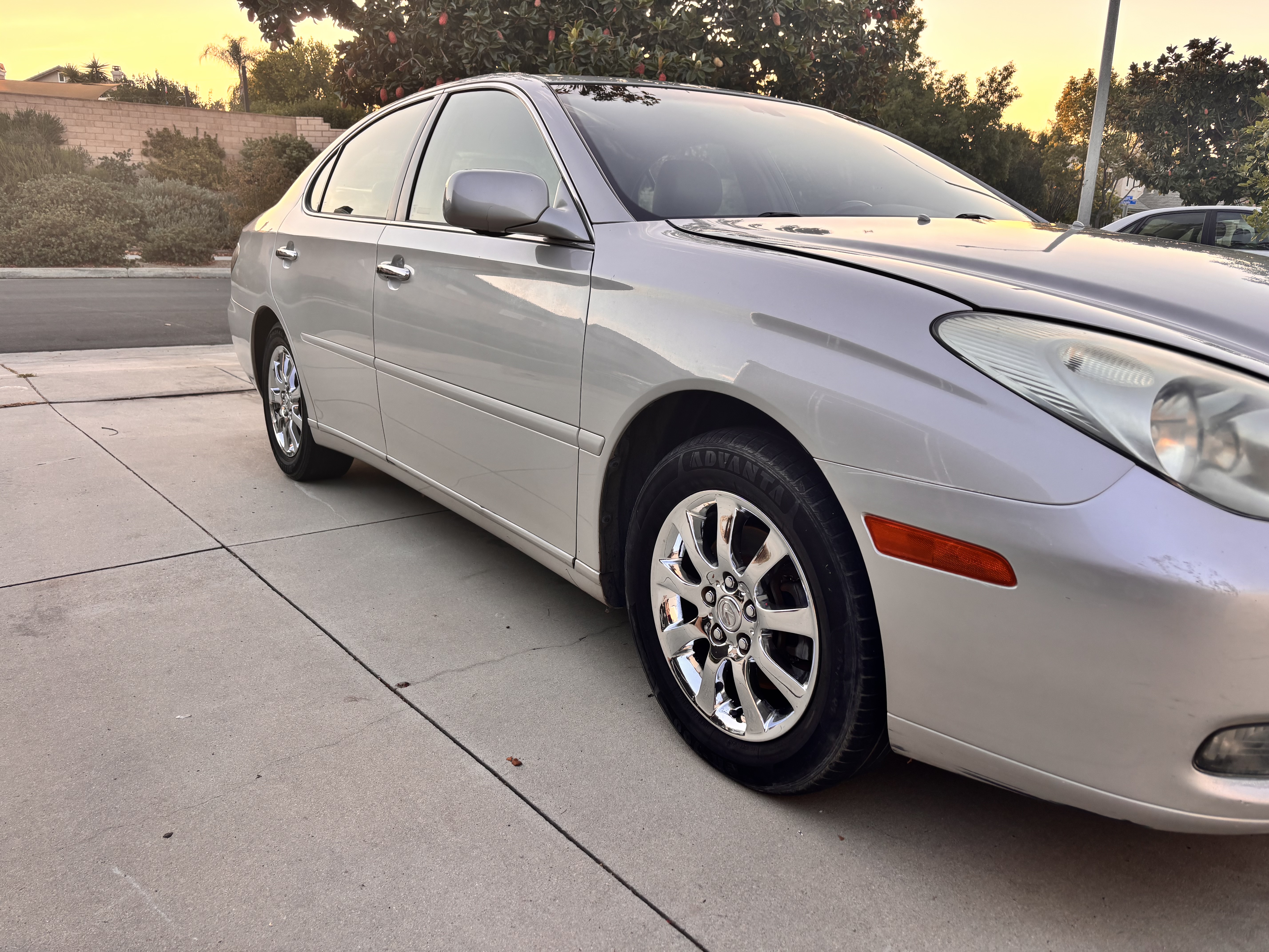 Used 2004 Lexus ES 330 FWD image 2